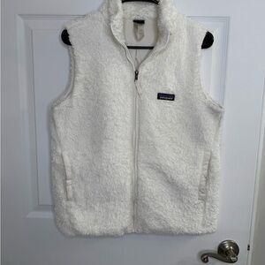 Patagonia Women’s fuzzy Fleece full zip Vest White Sherpa Zip Front Size small